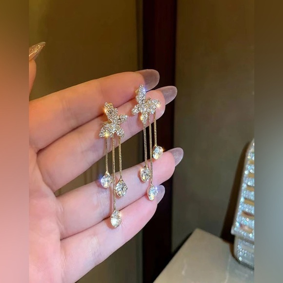 None Jewelry - Elegant Butterfly Crystal Drop Earrings